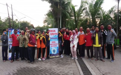 Kegiatan Bagi Takjil SMK Muh 1 Kertosono Selama Bulan Ramadan